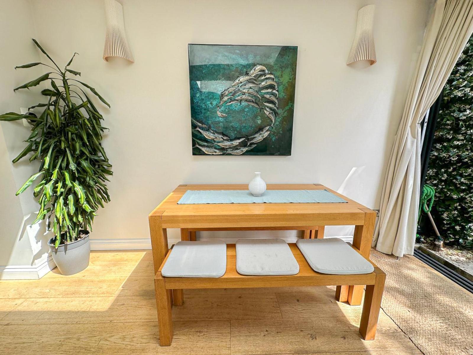 Apartament Sleek 2 Bedroom Flat With Private Patio & Firepit In Shepherds Bush, Near Hammersmith Londra
