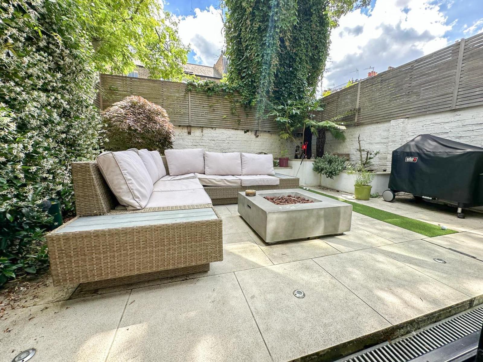 Apartament Sleek 2 Bedroom Flat With Private Patio & Firepit In Shepherds Bush, Near Hammersmith *