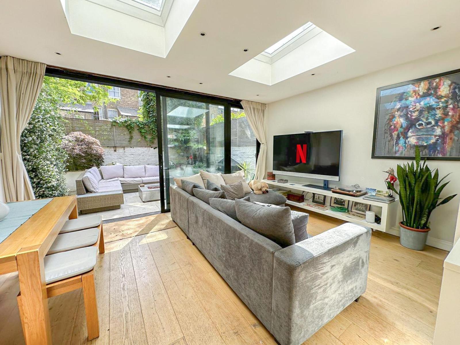 Sleek 2 Bedroom Flat With Private Patio & Firepit In Shepherds Bush, Near Hammersmith Apartament *