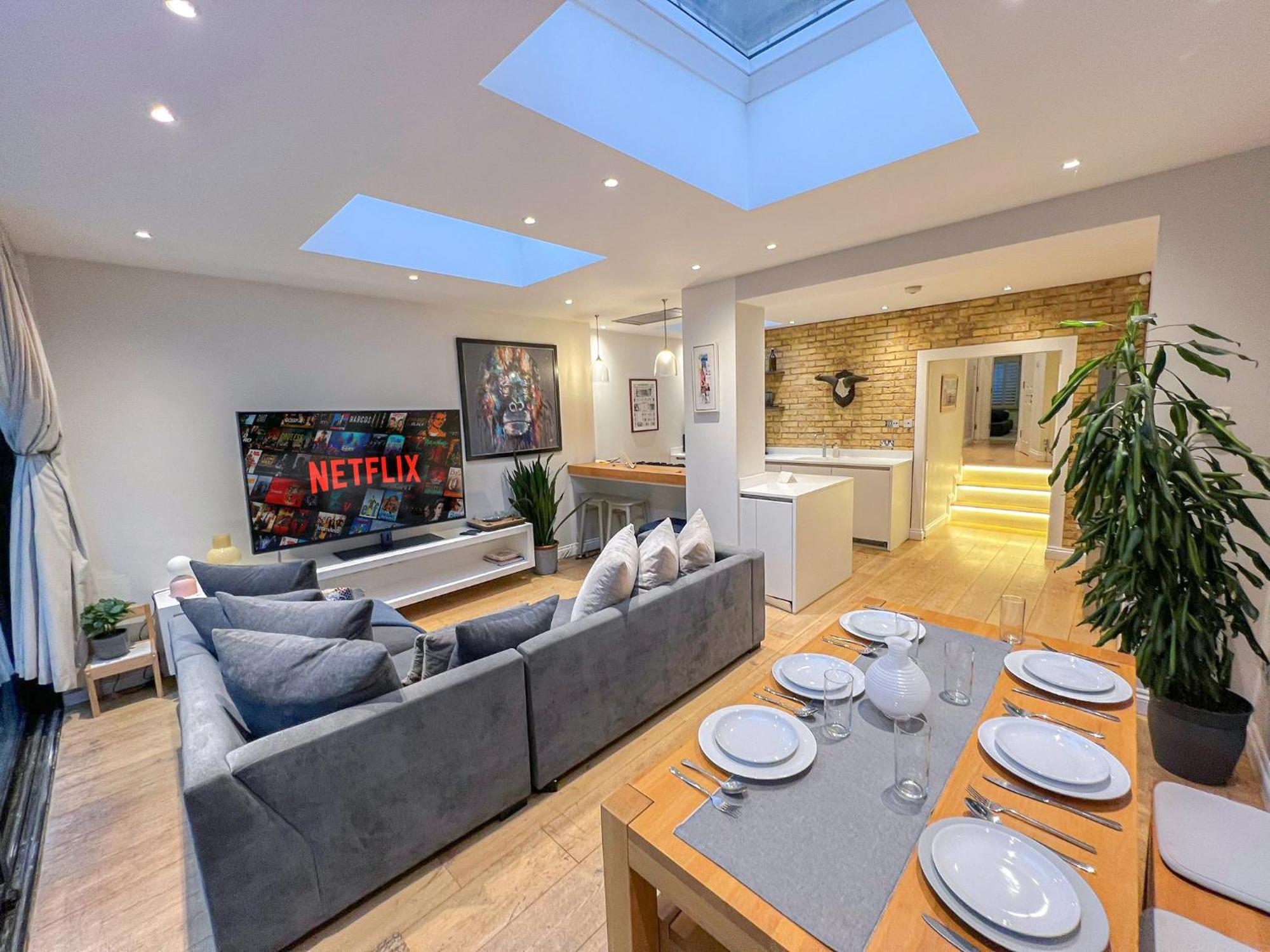 Apartament Sleek 2 Bedroom Flat With Private Patio & Firepit In Shepherds Bush, Near Hammersmith